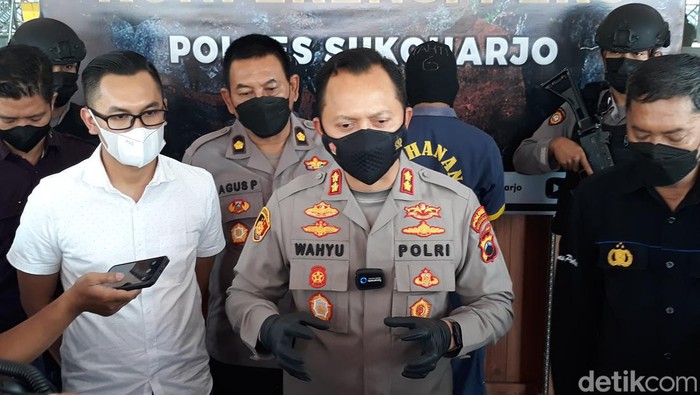 Kapolres Sukoharjo AKBP Wahyu Nugroho Setyawan saat rilis kasus tewasnya bocah Dila, Rabu (13/4/2022)