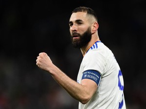 Viral Foto Benzema Tepuk Tangan Lihat Ronaldo Pegang Ballon dOr