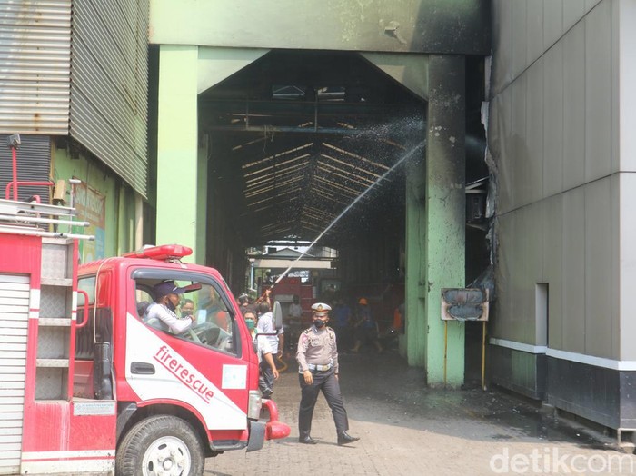 Kebakaran di pabrik, Desa Terban Kecamatan Jekulo, Kabupaten Kudus, Rabu (13/4/2022).