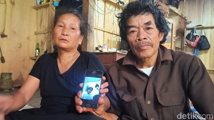 Keluarga korban penembakan KKB Papua asal Toraja Utara.