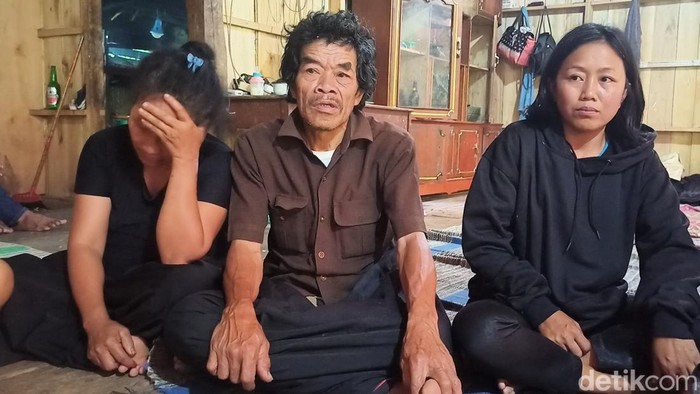 Keluarga Saleno Lolo, korban tewas kebengisan KKB Papua
