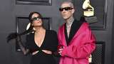 Kourtney Kardashian Pakai Baju Eks Asisten Kim ke Grammy Sebelum Menikah