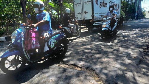 Lubang Menganga di Jalan Laksamana Singaraja