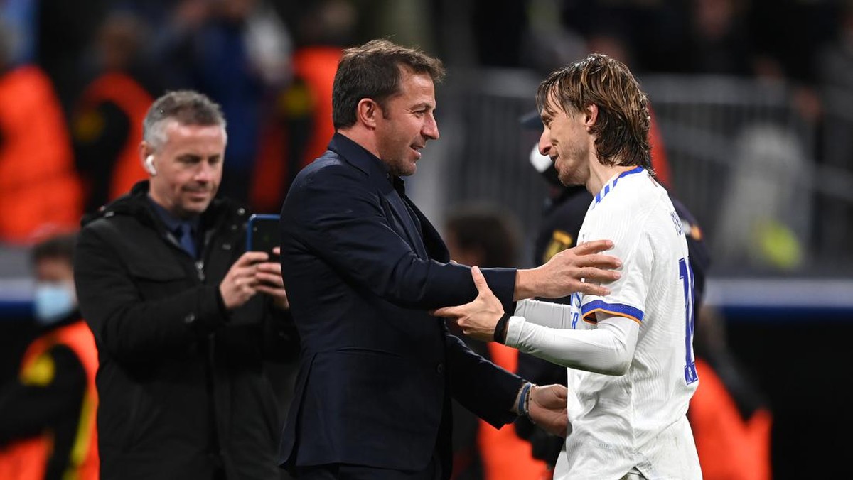 Luka Modric berjumpa Alessandro del Piero usai Real Madrid singkirkan Chelsea. (Foto: Getty Images/Shaun Botterill)