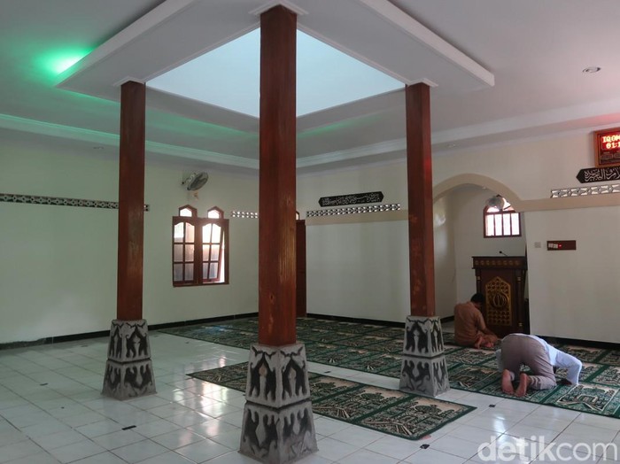 Masjid Sunan Kalijaga di Pedukuhan Blimbing, Kalurahan Girisekar, Kapanewon Panggang. Masjid Sunan Kalijaga di Pedukuhan Blimbing, Kalurahan Girisekar, Kapanewon Panggang.