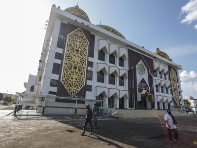 Megahnya Masjid di Palangka Raya dengan Ornamen Khas Dayak