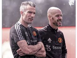 Meme Penuh Harap Fans ke Ten Hag Bisa MU Buka Puasa Gelar