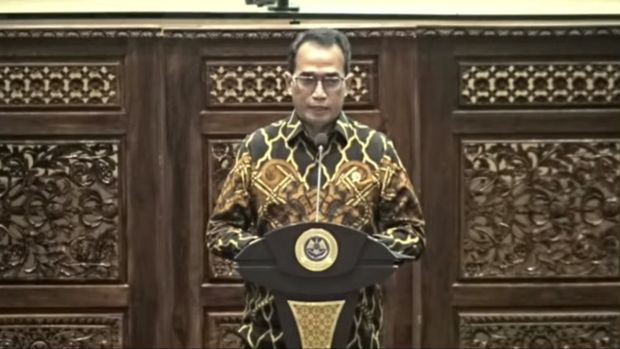 Menteri Perhubungan Budi Karya Sumadi Saat Penandatanganan SKB antara Dirjen Perhubungan Darat, Dirjen Bina Marga dan KaKorlantas Polri (Tangkapan Layar Youtube Ditjen Perhubungan Darat)