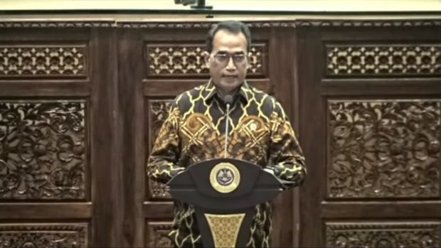 Menteri Perhubungan Budi Karya Sumadi Saat Penandatanganan SKB antara Dirjen Perhubungan Darat, Dirjen Bina Marga dan KaKorlantas Polri (Tangkapan Layar Youtube Ditjen Perhubungan Darat)