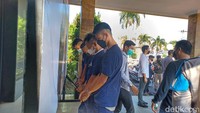 Kusworo menjelaskan korban sempat tidak sadar motornya telah diambil oleh para tersangka pencurian. Kata dia, setelah membeli sesuatu korban baru mengetahui motornya telah tiada. 