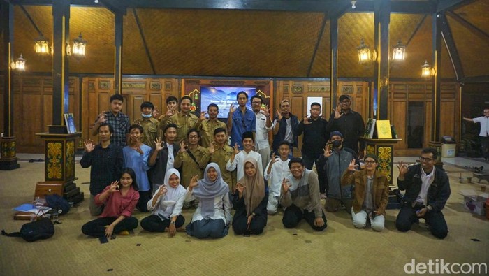 Pemkab Banyuwangi menggandeng pegiat media sosial yang tergabung dalam Banyuwangi Social Media Network (BSMN), dalam upaya pelestarian dan perkembangan Geopark Ijen. Secara rutin, para pegiat media sosial mengedukasi potensi-potensi di kawasan Geopak Ijen.