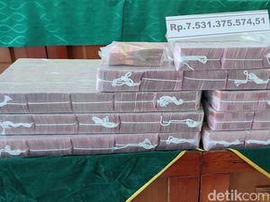 Misteri Sumber Duit Panas Miliaran yang Guyur Terapis Wanita Bandung