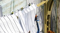 Ternyata terpal yang menyelimuti jembatan adalah proyek perbaikan jembatan.