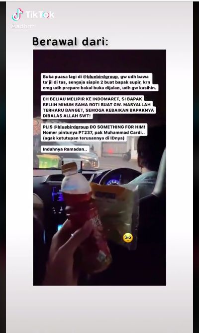 Penumpang ditraktir takjil sopir taksi