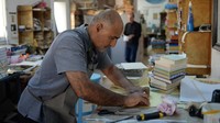 Permintaan perbaikan mushaf Al-Quran meningkat pasca perang di Libya hampir 10 tahun. Negara tidak lagi membiayai percetakan, sehingga harga Al-Quran baru mahal, sekitar Rp 280.000 per eksemplar.