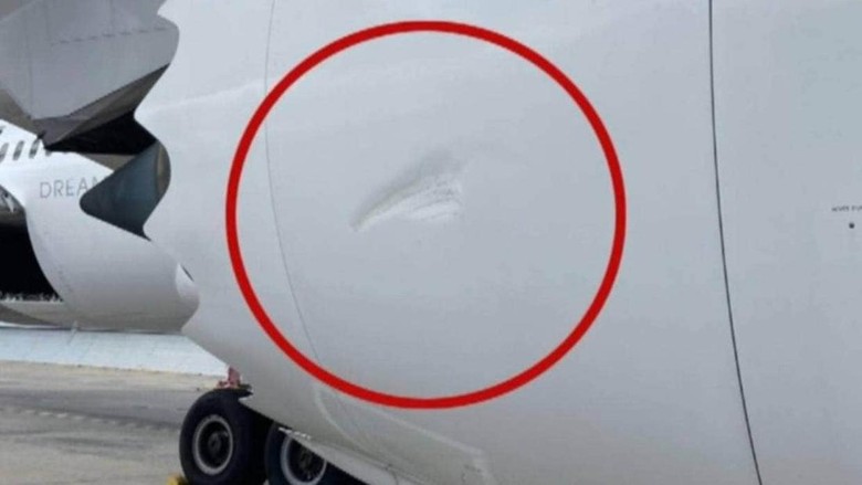 Pesawat Qantas Penyok Pesawat Qantas Penyok