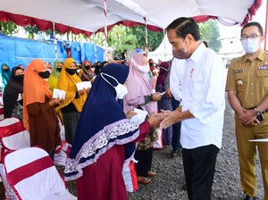 Jokowi Sebar Rp 1,2 Juta ke Pedagang buat Bantu Modal Usaha