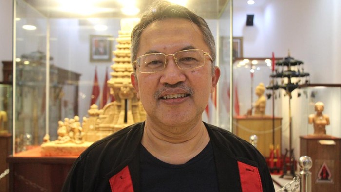 Profesor Hamy Wahjunianto.