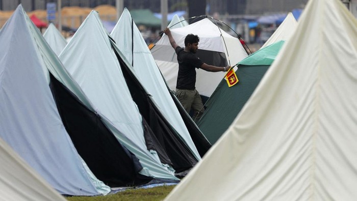 A demonstrator sleeps inside a tent at a protest area, dubbed the Gota-Go village, where people are gathering in opposition to Sri Lanka's President Gotabaya Rajapaksa near the Presidential Secretariat, amid the country's economic crisis, in Colombo, Sri Lanka, April 12, 2022. Picture taken April 11, 2022. REUTERS/Dinuka Liyanawatte