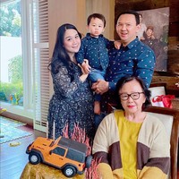 Puput Nastiti Devi mengalami kenaikan berat badan setelah melahirkan anak keduanya, Sarah Eliana Purnama. Ia pun mengikuti program untuk menurunkan bobotnya. Foto: Instagram/@btpnd