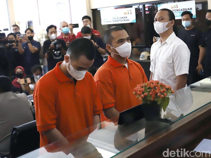 Putra Siregar dan Rico Valentino saat ditemui di Polres Jakarta Selatan.