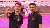 Rico Valentino sedang menjadi sorotan karena dirinya dan Putra Siregar terjerat dalam kasus dugaan penganiayaan pengunjung sebuah kafe di Jakarta Selatan. Keduanya juga telah ditetapkan menjadi tersangka. Foto: Instagram @ricovalt