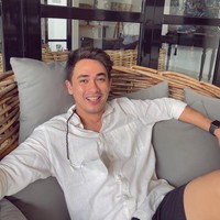 Setelah menjadi bintang iklan, pria kelahiran Bali, 4 November 1992 itu kemudian mulai merambah ke dunia akting. Hingga saat ini Rico telah membintangi sejumlah FTV dan sinetron. Foto: Instagram/@ricovalt