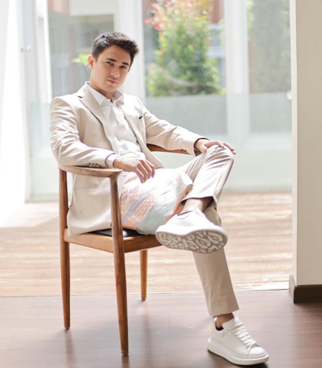 Saat ini Rico Valentino dan Putra Siregar sendiri telah ditetapkan sebagai tersangka. Pada saat kejadian, Putra Siregar diduga melakukan penganiayaan bersama Rico kepada korban yang berinisial N. Akibat pengeroyokan tersebut, korban mengalami sejumlah luka di bagian rahang. Foto: Instagram/@ricovalt