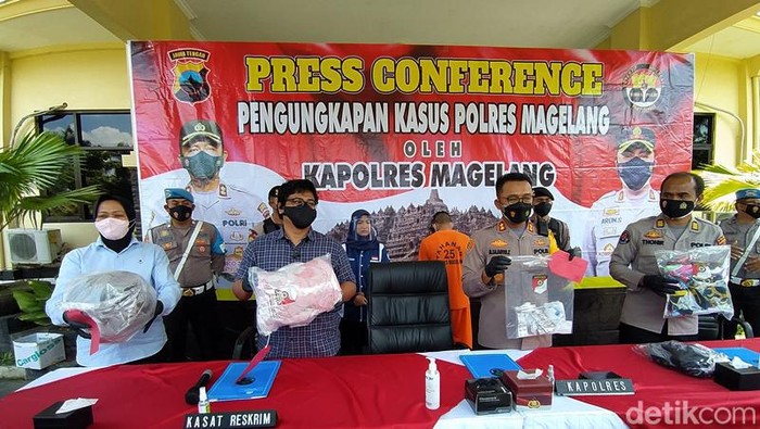 Rilis kasus pembunuhan bayi hingga tewas di Polres Magelang, Rabu (13/4/2022)