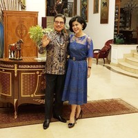 Seperti galeri seni, terlihat pula banyak lukisan yang menghiasi hampir setip sudut. (Foto: Instagram)