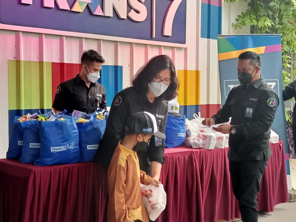 Santunan TRANS7 Peduli dan Karyawan TRANS7 Berbagi