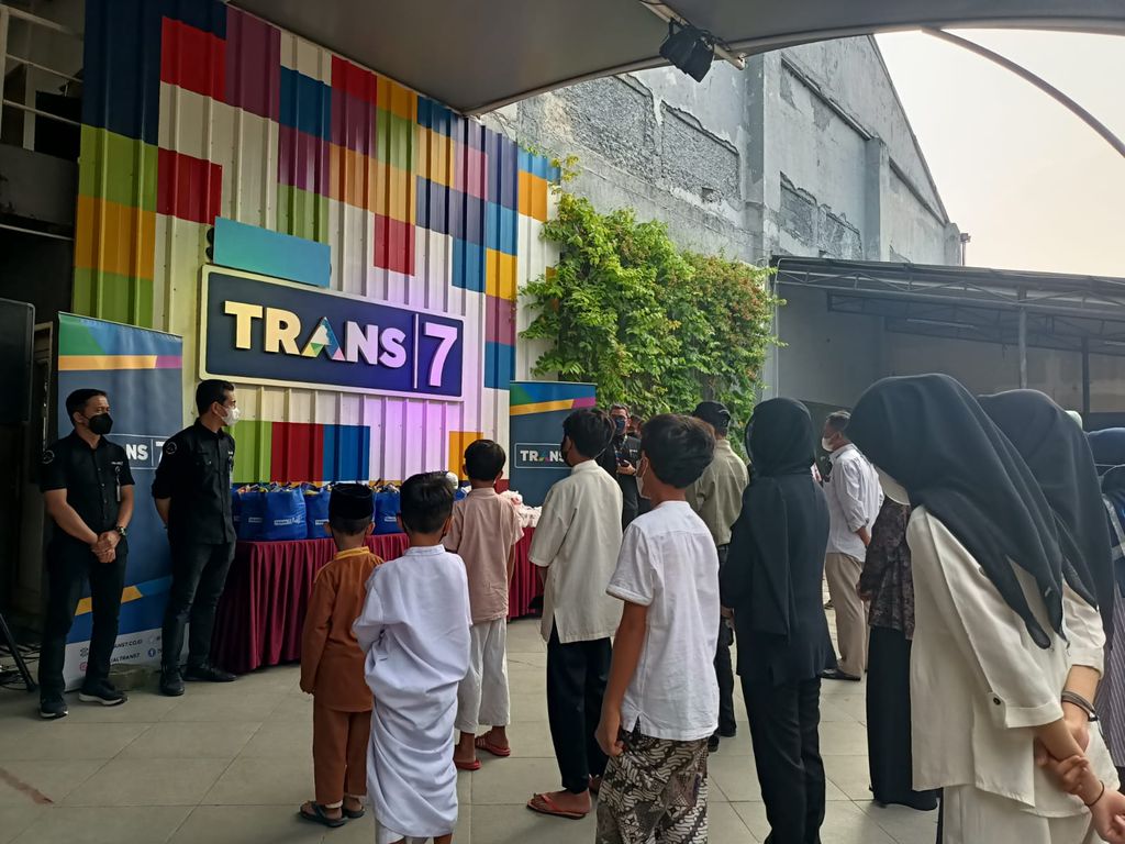 Santunan TRANS7 Peduli dan Karyawan TRANS7 Berbagi