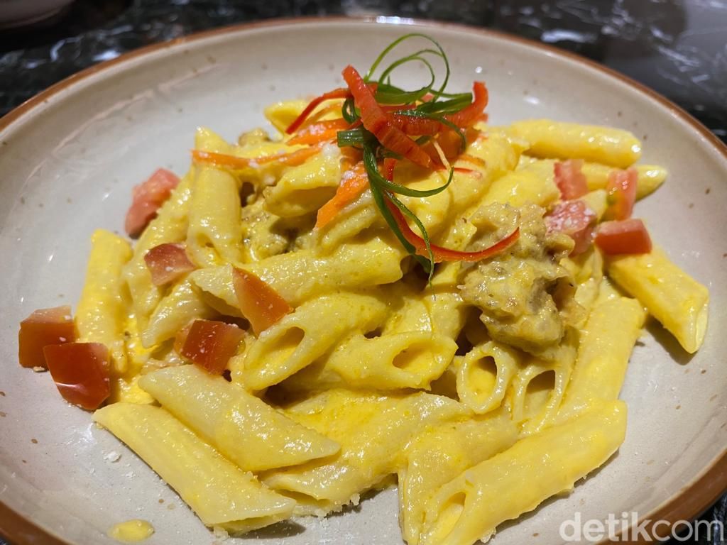 Sawaregmoe Resto :  Nasi Rames Ayam Serai dan Mie Nyemek Bebek Asap yang Bikin Kenyang