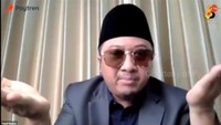 Pelajaran penting buat saya.... Tahunan berusaha bersabar.... Berusaha nyabarin diri, tahunan. Tapi saat lelah, letih, harusnya jauhin HP dan socmed. Sebab, bisa jebol pertahanan tahunan nyabarin diri. Dengan jadi yang kecewa, marah-marah, sebel, ngamuk, ribut, ngeluh, tulis Yusuf Mansur. Foto: (Screenshot YouTube PayTren Official)