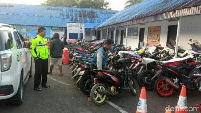 Sejumlah motor balap liar yang ditahan di Mako Satuan Lalu Lintas Polres Kotamobagu.