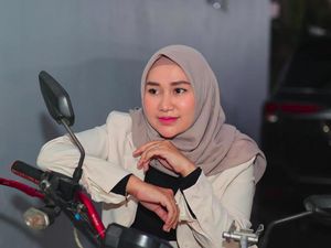 Jalani Amanah Putra Siregar, Istri Turun ke Jalan Bagikan 1000 Liter Minyak