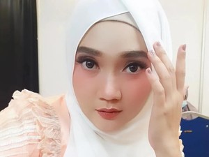 Lama Tak Muncul, Penyanyi Religi Sulis Sibuk Jualan Bebek