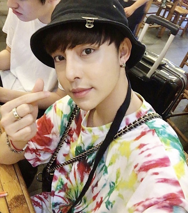 Tahun 2011 menandai operasi plastik pertama yang dijalaninya. Cuong menaikkan batang hidung dan mengecilkan bentuk hidungnya. Setelah berkali-kali oplas, dia pun merasa lebih percaya diri saat menjadi model untuk brand fashion Cina. Foto: dok. Instagram @taiyang_official