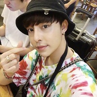 Tahun 2011 menandai operasi plastik pertama yang dijalaninya. Cuong menaikkan batang hidung dan mengecilkan bentuk hidungnya. Setelah berkali-kali oplas, dia pun merasa lebih percaya diri saat menjadi model untuk brand fashion Cina. Foto: dok. Instagram @taiyang_official