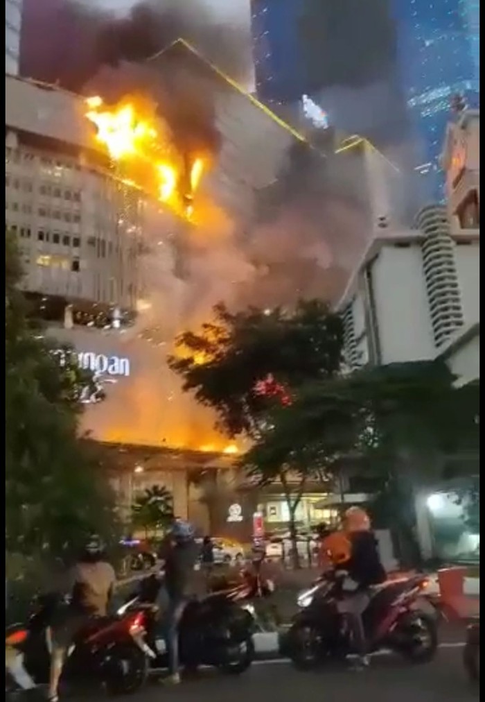 tunjungan plaza 5 terbakar