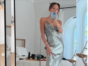 Brand Victoria Beckham Terlilit Utang, Koleksi Busananya Sampai Didiskon 70%