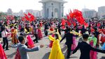 Pesta Dansa Warga Korut Rayakan 10 Tahun Kepemimpinan Kim Jong-un