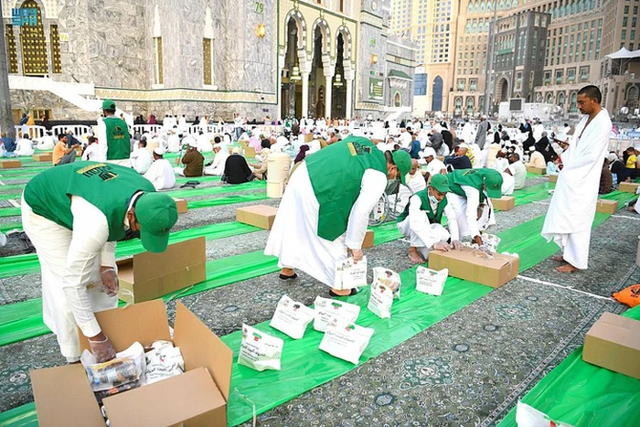 1 juta makanan buka puasa dibagikan di Masjidil Haram