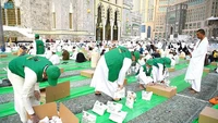 Ada 100 pekerja yang dikerahkan untuk mengawasi acara berbuka puasa di halaman masjid (SPA)