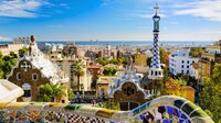 Barcelona jadi kota kedua Spanyol yang masuk dalam 10 besar destinasi terbaik. Berada di peringkat 10, kota ini naik 6 peringkat dari tahun lalu. Hal ini berkat pelonggaran kebijakan masuk Spanyol. (Adobe Stock/CNN)