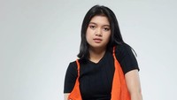 Pose Afiqah saat menjalani sesi foto. Foto: Instagram Afiqah