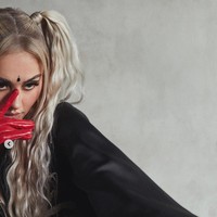 Penampilan Agnez dengan rambut panjang pirang dan makeup bernuansa nude memang berhasil membuat pangling. Diketahui bahwa sebelumnya Agnez Mo sendiri lebih sering tampil dengan rambut pendek. Foto: Instagram/@agnezmo