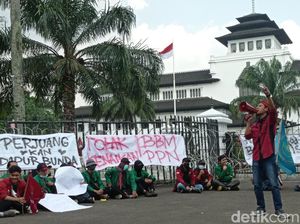 Kembali Demo, Mahasiswa Bandung: Supaya Bunda Masak Tenang di Dapur