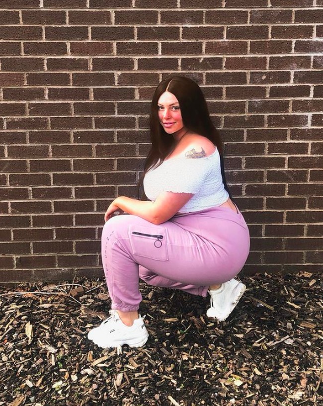 “Aku berjuang keras dengan berat badan sampai tahun lalu. Aku bahkan melakukan puasa air lima hari dengan harapan bisa menurunkan berat badan. Dan tentu saja tidak berhasil,” ungkap Antonia, seperti dikutip dari The Sun. Foto: dok. Instagram/@antoniagrahamx