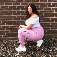 “Aku berjuang keras dengan berat badan sampai tahun lalu. Aku bahkan melakukan puasa air lima hari dengan harapan bisa menurunkan berat badan. Dan tentu saja tidak berhasil,” ungkap Antonia, seperti dikutip dari The Sun. Foto: dok. Instagram/@antoniagrahamx